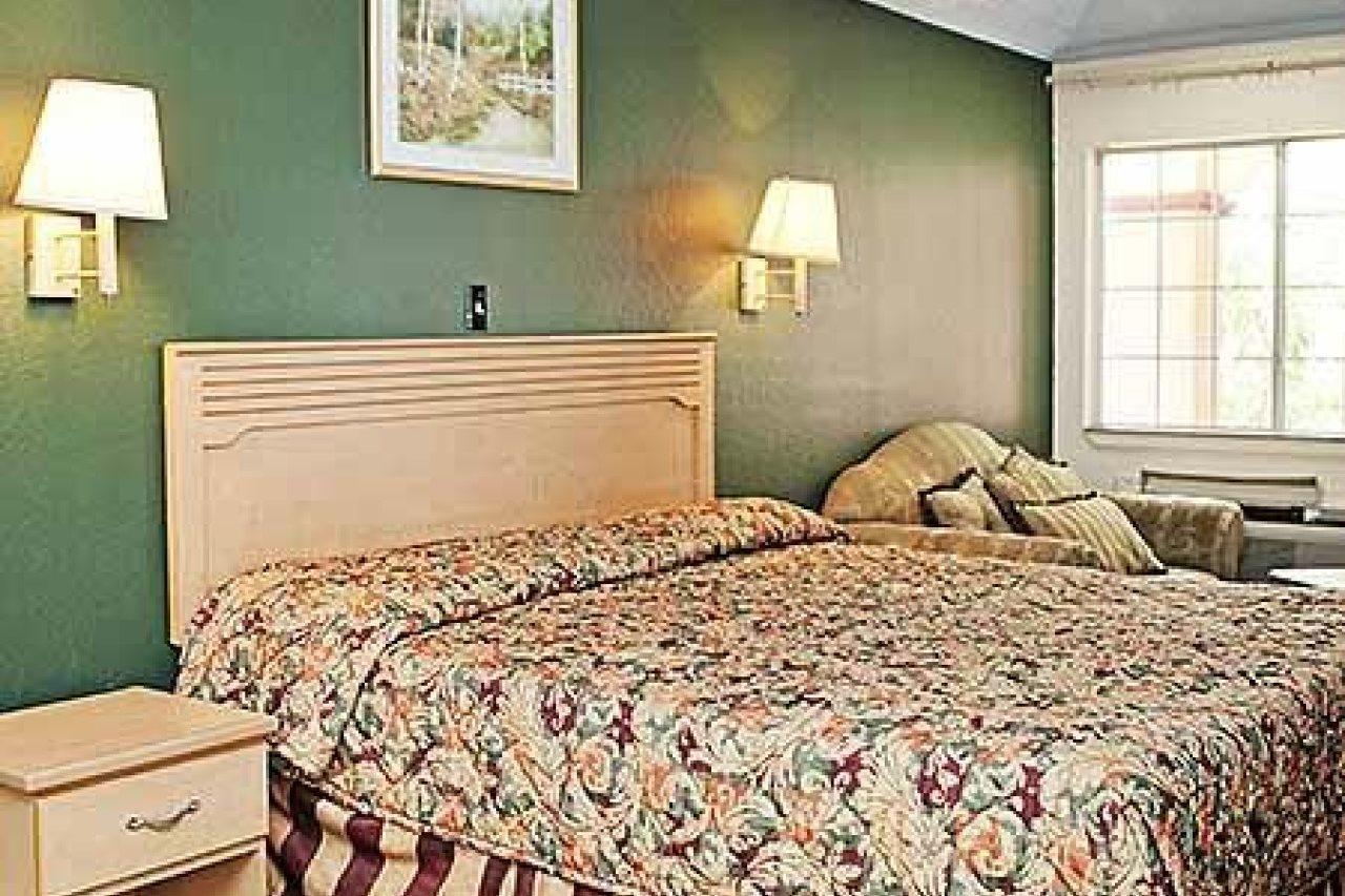 Crystal Inn 249 North Louetta Екстер'єр фото