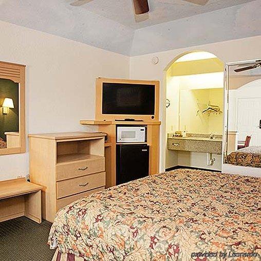 Crystal Inn 249 North Louetta Екстер'єр фото