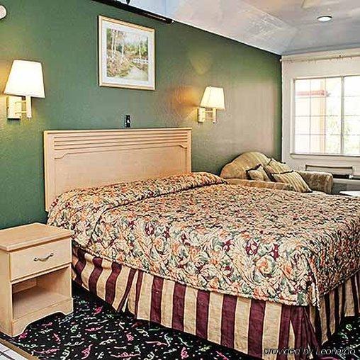Crystal Inn 249 North Louetta Екстер'єр фото