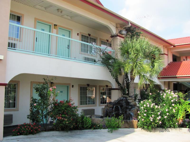 Crystal Inn 249 North Louetta Екстер'єр фото