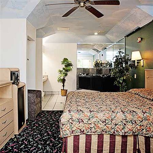 Crystal Inn 249 North Louetta Екстер'єр фото