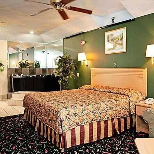Crystal Inn 249 North Louetta Екстер'єр фото